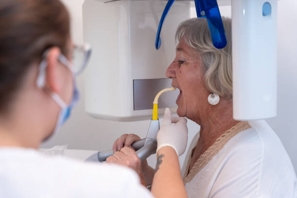 Best Emergency Tooth Extraction in Gladeview, FL